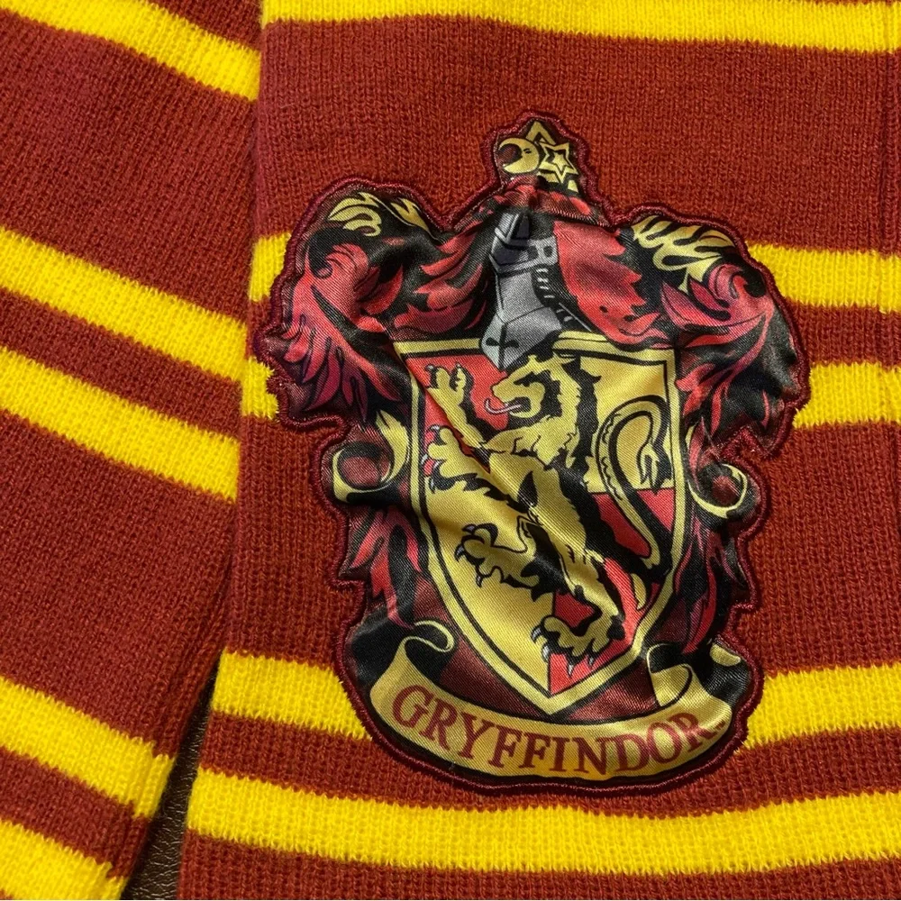 Harry Potter Hogwarts School Striped Fringe Gryffindor Scarf